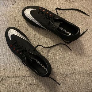 (NWOT) Hypervenom Size 9 cleats
